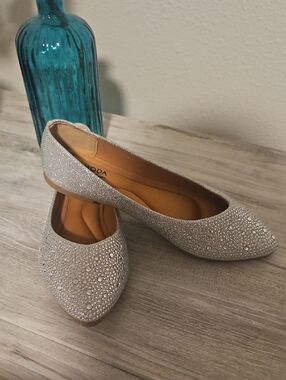 TOP Moda Silver Glitter Rhinestone Pointed Flats
